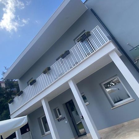 Grey House Guest House Luxury Latina Exterior photo